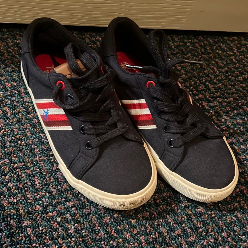 Boys shoes